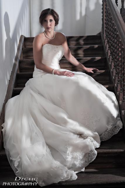 escalier du chateau avec robe de mariage