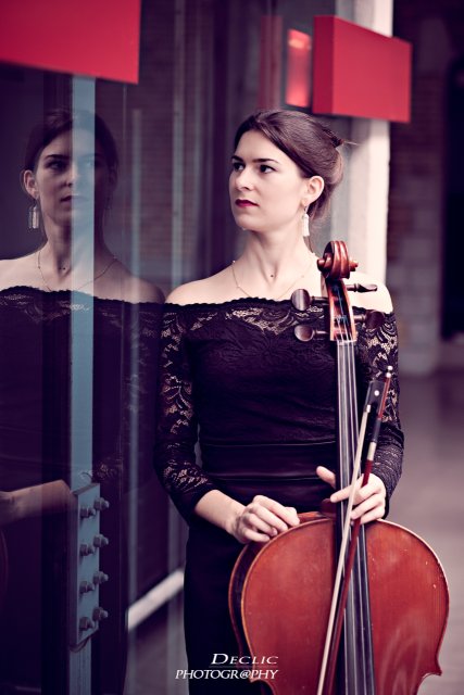 Photo haute qualité violoncelliste